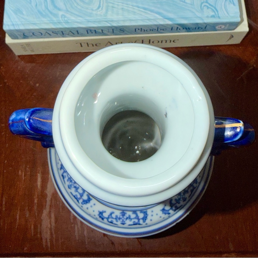 Vintage Blue and White Chinoiserie Double Handled Vase - Picture 3 of 4